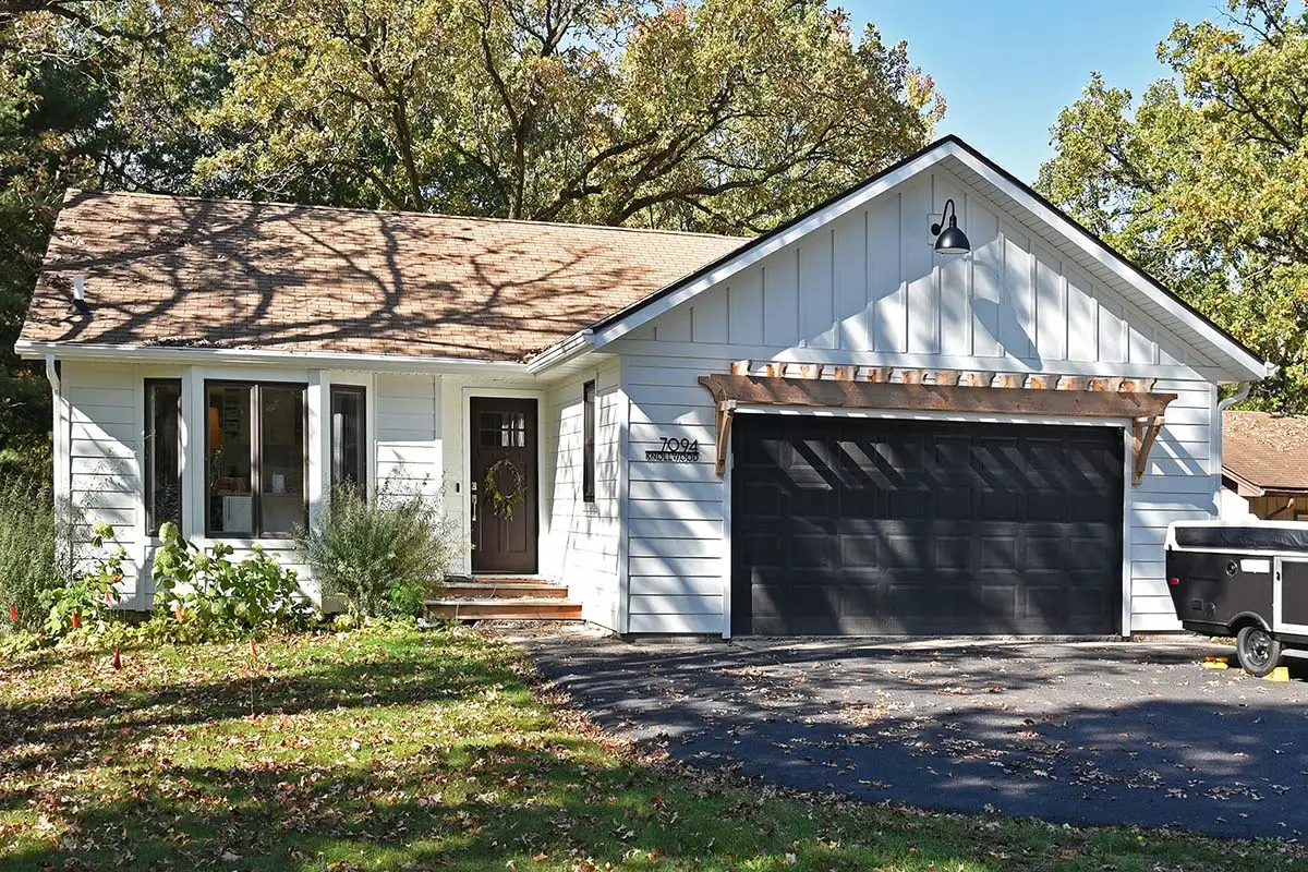 James Hardie Hz5 HardiePlank Smooth Lap Siding Arctic White, HardieTrim Smooth Batten Board Arctic White, HardieTrim Arctic White