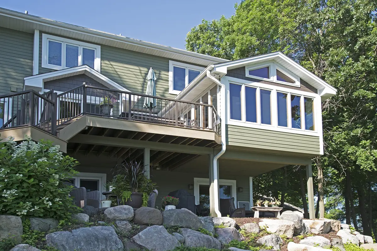 Refresh Your Exterior Curb Appeal: Painting vs. New Siding